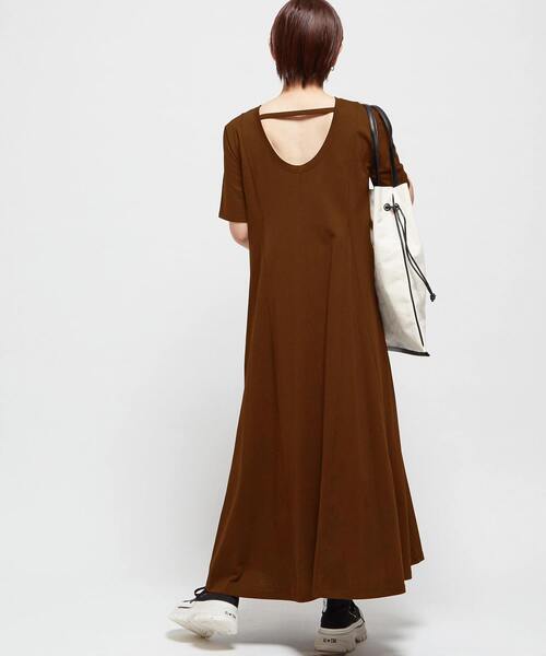 CONVERSE TOKYO(コンバーストウキョウ)の「BACK OPEN FLARE DRESS(ワンピース・レディース・ブラック/オレンジ/ブラウン・FREE)」の13枚目の写真