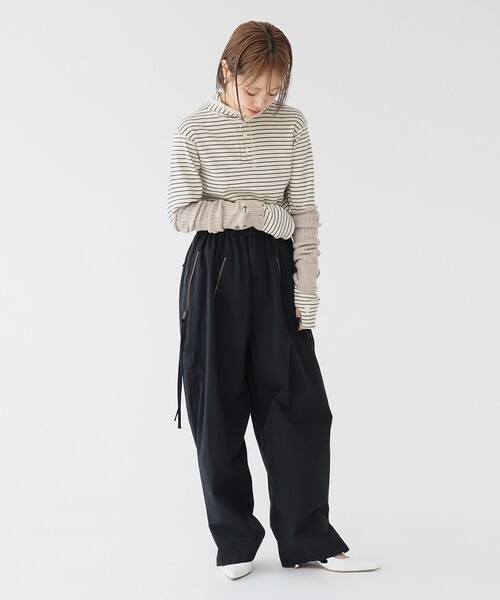 maturely（マチュアリー）の「【1/15再値下げ】maturely / コットン シルク ジッパー カーゴパンツ（カーゴパンツ・レディース・ベージュ/ブラック・1/0）」の5枚目の写真