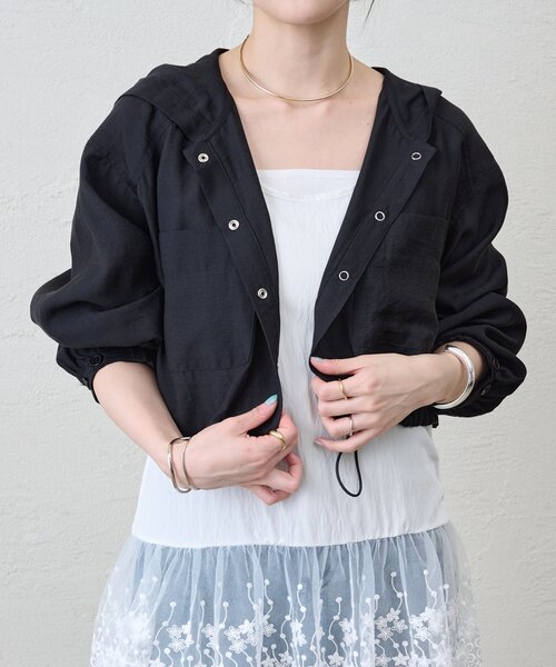 SHENERY（シーナリー）の「《軽量アウター》ショートフードブルゾン（ブルゾン・レディース・オフホワイト/ライトグレー/ブラック・FREE）」の3枚目の写真