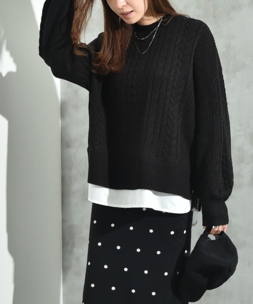 INTERPLANET（インタープラネット）の「ケーブル柄裾異素材ドッキングクルーネックプルオーバー（ニット/セーター・レディース・グレー/ブラック/レッド/ブルー・FREE）」の2枚目の写真