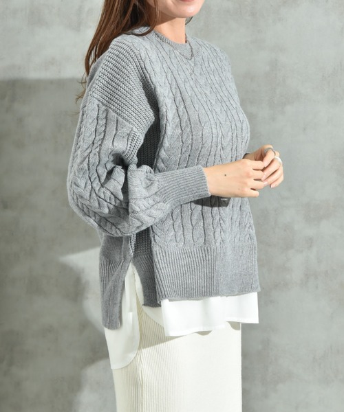 INTERPLANET（インタープラネット）の「ケーブル柄裾異素材ドッキングクルーネックプルオーバー（ニット/セーター・レディース・グレー/ブラック/レッド/ブルー・FREE）」の14枚目の写真