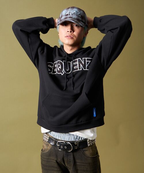 SEQUENZ（シークエンズ）の「【SEQUENZ（シークエンズ）】SO LOGO APPLIQUE STONE P/K / ワッペン ラインストーン パーカー スウェット 裏起毛（パーカー・メンズ・ピンク系その他/ブラック/ブルー・LARGE/MEDIUM/SMALL）」の4枚目の写真