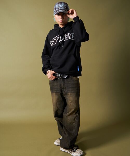 SEQUENZ（シークエンズ）の「【SEQUENZ（シークエンズ）】SO LOGO APPLIQUE STONE P/K / ワッペン ラインストーン パーカー スウェット 裏起毛（パーカー・メンズ・ピンク系その他/ブラック/ブルー・LARGE/MEDIUM/SMALL）」の10枚目の写真