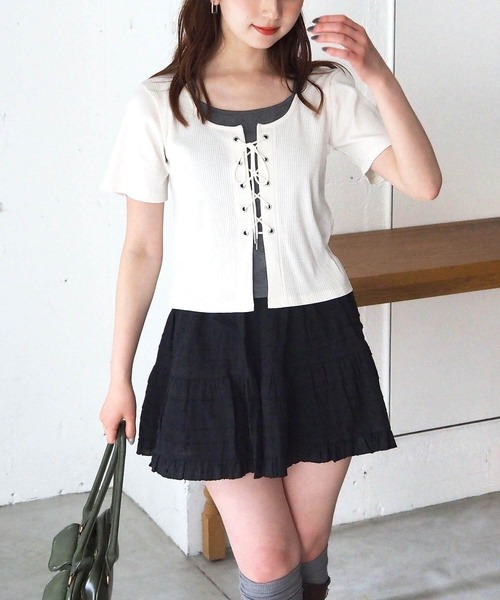 tiptop（ティップトップ）の「レースアップレイヤードプルオーバー（Tシャツ/カットソー・レディース・アイボリー/エンジ/ブラック/チャコールグレー・FREE）」の7枚目の写真