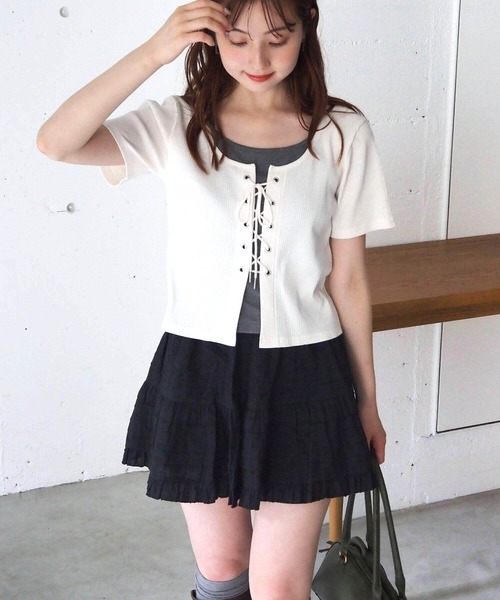 tiptop（ティップトップ）の「レースアップレイヤードプルオーバー（Tシャツ/カットソー・レディース・アイボリー/エンジ/ブラック/チャコールグレー・FREE）」の8枚目の写真