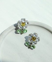 フラワービジューピアス