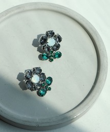 フラワービジューピアス