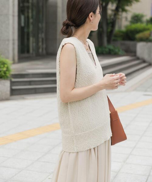 URBAN RESEARCH DOORS(アーバンリサーチドアーズ)の「コットンブークレ深Vベスト(ベスト・レディース・カーキ/ナチュラル・MEDIUM)」の21枚目の写真