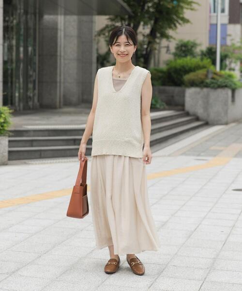 URBAN RESEARCH DOORS(アーバンリサーチドアーズ)の「コットンブークレ深Vベスト(ベスト・レディース・カーキ/ナチュラル・MEDIUM)」の20枚目の写真