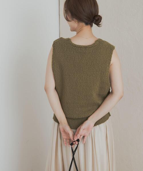 URBAN RESEARCH DOORS(アーバンリサーチドアーズ)の「コットンブークレ深Vベスト(ベスト・レディース・カーキ/ナチュラル・MEDIUM)」の16枚目の写真
