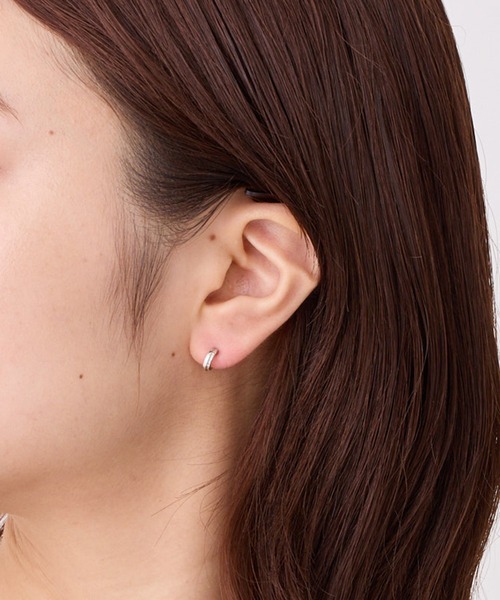 CALIN STANDARD(カリンスタンダード)の「◆金属アレルギー対応◆◆made in japan◆【純金厚メッキ】ダブルライン 極小ミニマルカーブピアス(ピアス(両耳用)・レディース・シルバー/ゴールド/ピンクゴールド・FREE)」の5枚目の写真