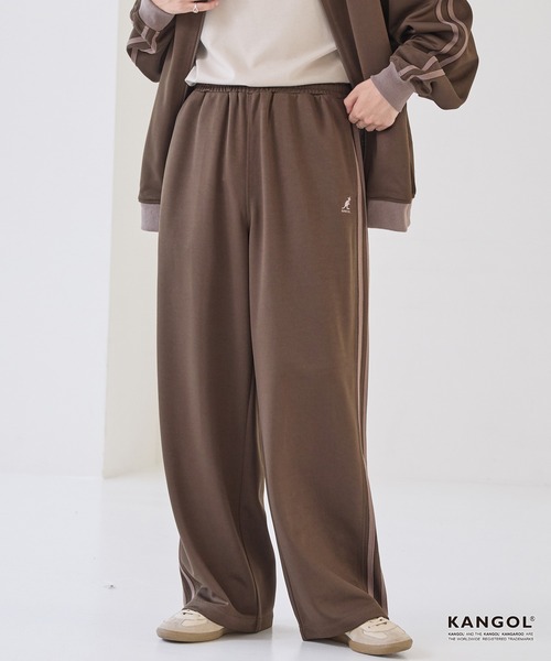 KANGOL（カンゴール）の「KANGOL/カンゴール 別注 ロゴ ワンポイント刺繍 サイドラインワイドトラックパンツ【セットアップ対応】（その他パンツ・メンズ・オフホワイト/チャコールグレー/ブラック/ブラウン・S/M/L）」の4枚目の写真