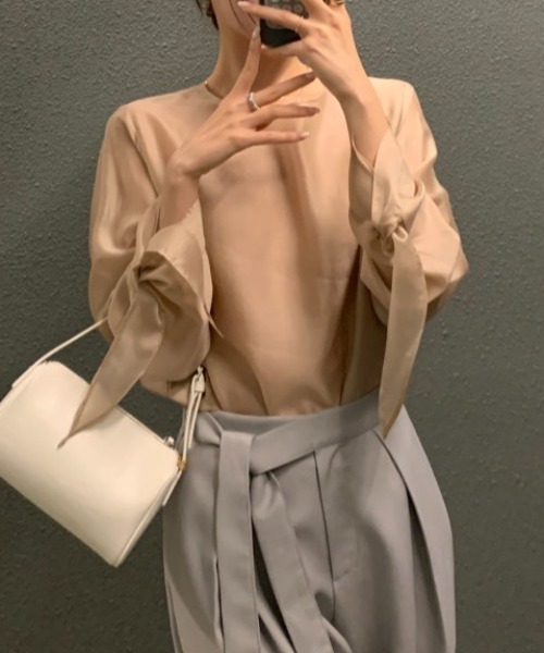 FREE STYLISTS(フリー スタイリスト)の「YUGA_YGMC Ribbon cuff blouse(シャツ/ブラウス・レディース・カーキ/ブラック/オフホワイト・FREE)」の3枚目の写真