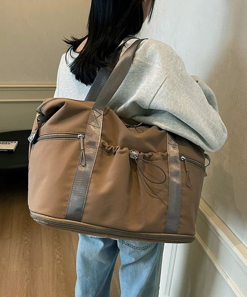 shopnikoniko(ショップニコニコ)の「ボストンバッグ 旅行 軽量 1段階拡張 ギャザー トラベルバッグ 大容量 一泊 ボストン キャリーオン(ボストンバッグ・レディース・グレー/ブラック/ブラウン/ホワイト・フリー)」の4枚目の写真