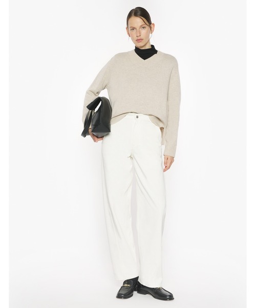 Maison Kitsune(メゾンキツネ)の「MERINO WOOL COMFORT V-NECK JUMPER(ニット/セーター・レディース・ライトベージュ/ブラック・XS/S/M/L)」の5枚目の写真