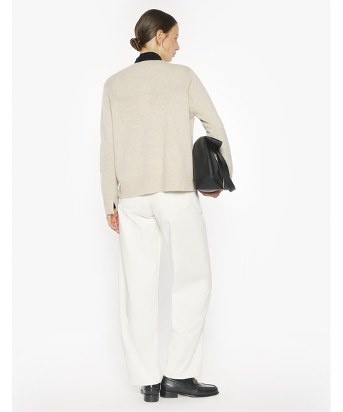 Maison Kitsune(メゾンキツネ)の「MERINO WOOL COMFORT V-NECK JUMPER(ニット/セーター・レディース・ライトベージュ/ブラック・XS/S/M/L)」の6枚目の写真
