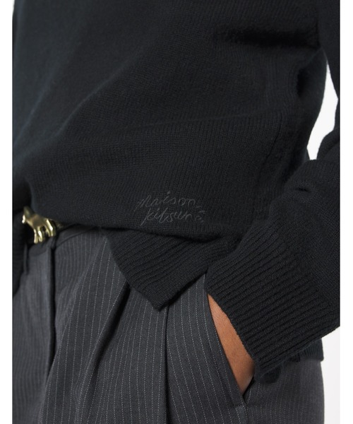 Maison Kitsune(メゾンキツネ)の「MERINO WOOL COMFORT V-NECK JUMPER(ニット/セーター・レディース・ライトベージュ/ブラック・XS/S/M/L)」の13枚目の写真