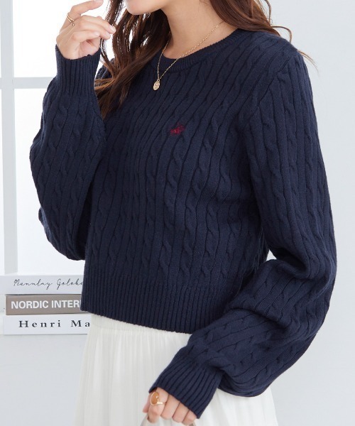 BEVERLY HILLS POLO CLUB(ビバリーヒルズポロクラブ)の「【BEVERLY HILLS POLO CLUB】ケーブル柄ショートニット(ニット/セーター・レディース・アイボリー/ネイビー/レッド・M)」の19枚目の写真