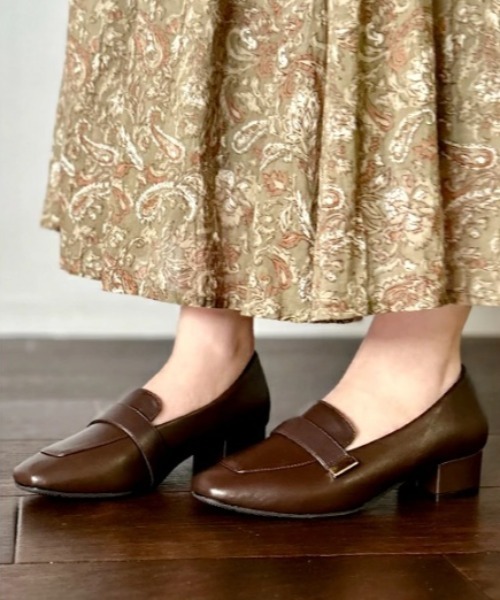 Parade（パレード）の「【雨晴兼用】スクエアトゥ 防水ベルトロファーパンプス 51105（パンプス・レディース・ブラック/ダークブラウン・LL/L/M/S）」の2枚目の写真