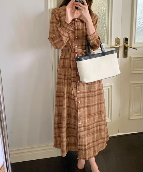 FINEnough(ファインナフ)の「オンブレチェック柄前ボタンシャツ衿ワンピース(ワンピース・レディース・ブラウン/レッド/ブラック・FREE)」の11枚目の写真