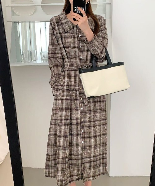 FINEnough(ファインナフ)の「オンブレチェック柄前ボタンシャツ衿ワンピース(ワンピース・レディース・ブラウン/レッド/ブラック・FREE)」の7枚目の写真