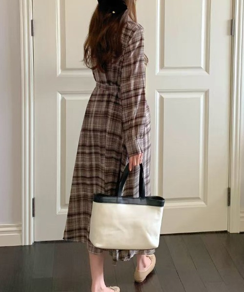FINEnough(ファインナフ)の「オンブレチェック柄前ボタンシャツ衿ワンピース(ワンピース・レディース・ブラウン/レッド/ブラック・FREE)」の6枚目の写真