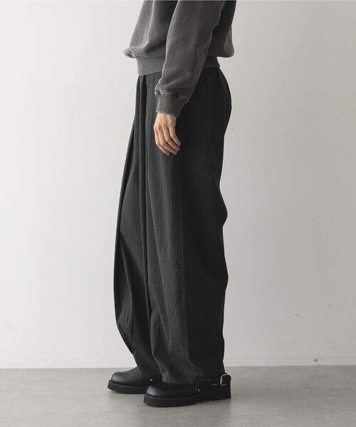 GARAGE OF GOOD CLOTHING（ガレージオブグッドクロージング）の「ストライプウールライク裾タックバレルパンツ（その他パンツ・レディース・グレー系その他2・38/36）」の5枚目の写真