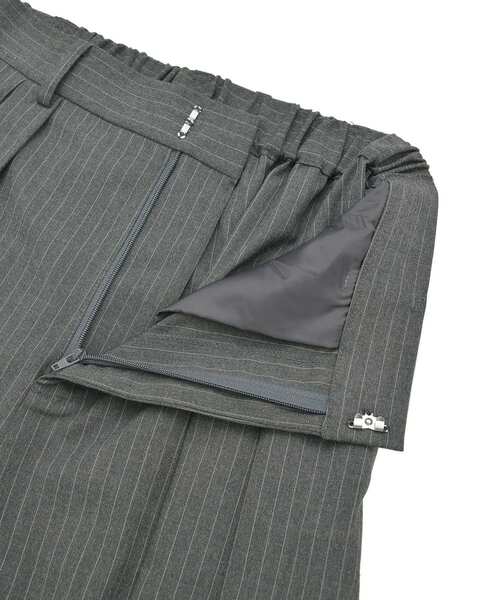GARAGE OF GOOD CLOTHING（ガレージオブグッドクロージング）の「ストライプウールライク裾タックバレルパンツ（その他パンツ・レディース・グレー系その他2・38/36）」の16枚目の写真