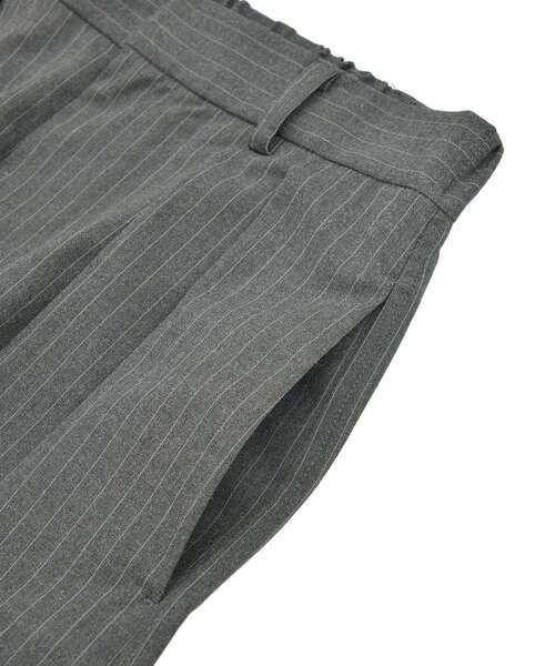 GARAGE OF GOOD CLOTHING（ガレージオブグッドクロージング）の「ストライプウールライク裾タックバレルパンツ（その他パンツ・レディース・グレー系その他2・38/36）」の17枚目の写真