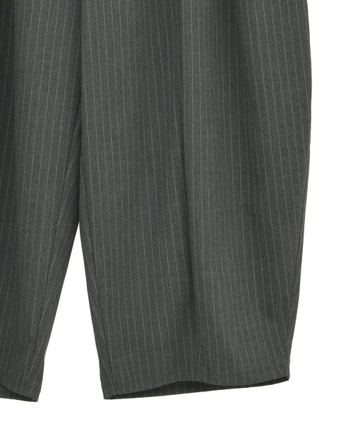 GARAGE OF GOOD CLOTHING（ガレージオブグッドクロージング）の「ストライプウールライク裾タックバレルパンツ（その他パンツ・レディース・グレー系その他2・38/36）」の18枚目の写真