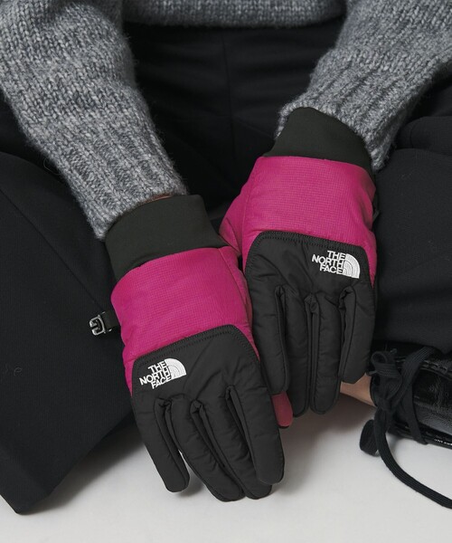 THE NORTH FACE（ザノースフェイス）の「＜THE NORTH FACE＞ヌプシ イーチップ グローブ（手袋・レディース・ブラック/ピンク・S）」の5枚目の写真