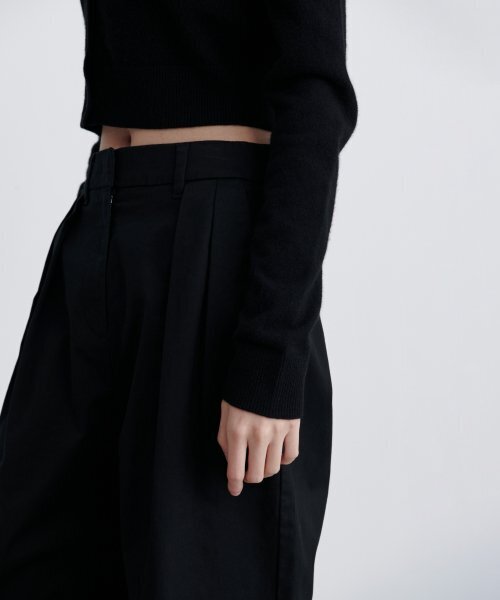 MUSINSA STANDARD WOMAN（ムシンサスタンダードウーマン）の「ウィメンズリバースツータックワイドチノパンツ[ブラック]（その他パンツ・レディース・その他・30/24/25/26/27/28/29）」の4枚目の写真