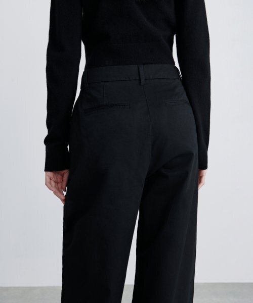 MUSINSA STANDARD WOMAN（ムシンサスタンダードウーマン）の「ウィメンズリバースツータックワイドチノパンツ[ブラック]（その他パンツ・レディース・その他・30/24/25/26/27/28/29）」の5枚目の写真