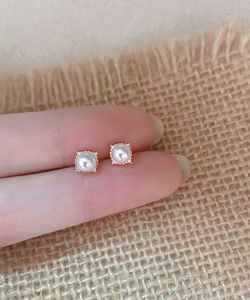 yu-ka(ユーカ)の「YU-KA:パールデザインミニピアス Pearl design mini pierce(ピアス(両耳用)・レディース・ゴールド・FREE)」の1枚目の写真