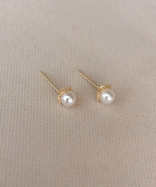 yu-ka(ユーカ)の「YU-KA:パールデザインミニピアス Pearl design mini pierce(ピアス(両耳用)・レディース・ゴールド・FREE)」の2枚目の写真