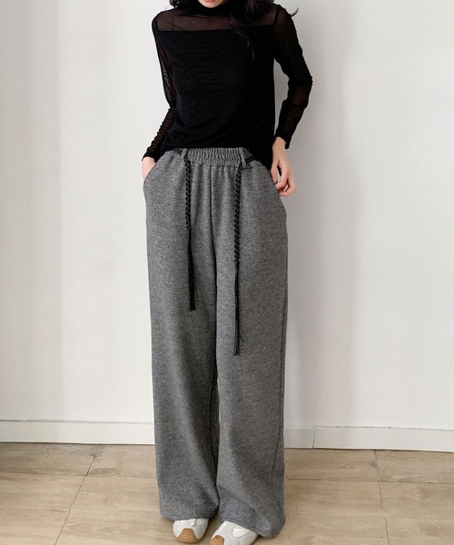 LOWO(ロワ)の「ベルト付き スウェット ワイドパンツ 冬 レディース 秋冬 ウエストゴム(その他パンツ・レディース・ブラック/グレー・M/L)」の3枚目の写真