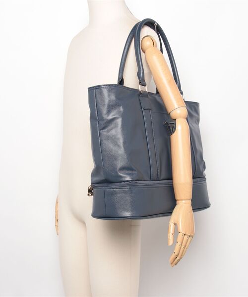 Guess(ゲス)の「ADAMS Zip Bottom Tote トートバッグ (トートバッグ・レディース・ネイビー/ブラック・ONE SIZE)」の16枚目の写真