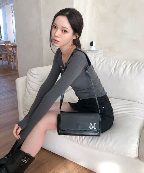 MUCENT（ムセント）の「バノン 銀色 四角 ショルダーバッグ 男女共用（ショルダーバッグ・レディース・ブラック・FREE）」の7枚目の写真