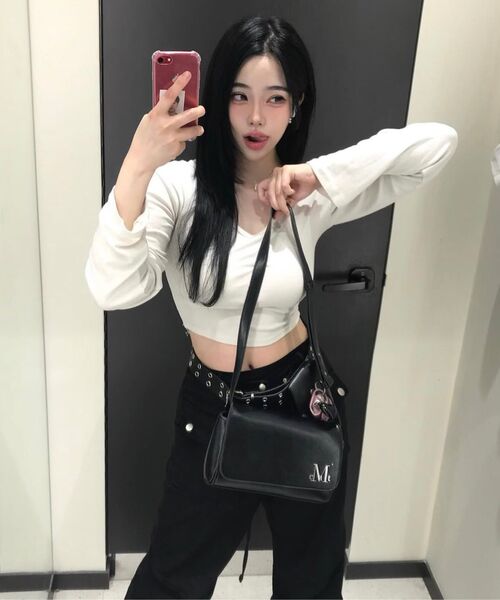 MUCENT（ムセント）の「バノン 銀色 四角 ショルダーバッグ 男女共用（ショルダーバッグ・レディース・ブラック・FREE）」の12枚目の写真