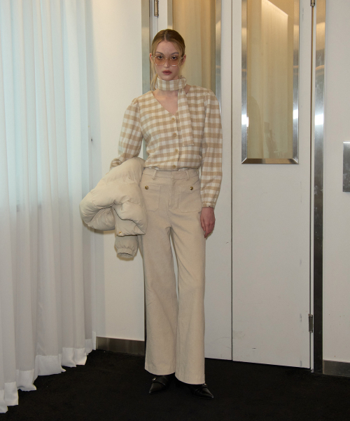 SALON DE YOHN(サロンドヨーン)の「Button Point Coduroy Pants_ Ivory(その他パンツ・レディース・その他・SMALL/MEDIUM)」の2枚目の写真