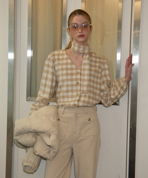 SALON DE YOHN(サロンドヨーン)の「Button Point Coduroy Pants_ Ivory(その他パンツ・レディース・その他・SMALL/MEDIUM)」の3枚目の写真