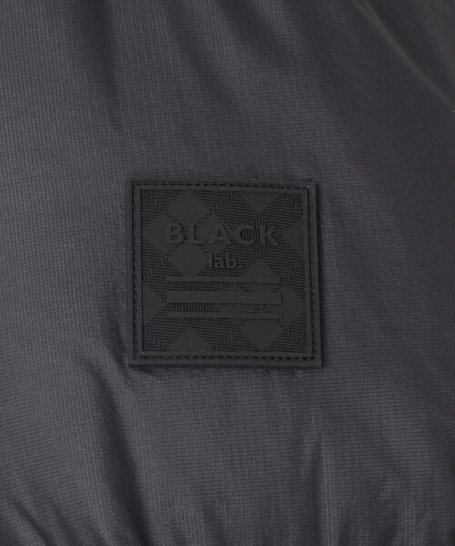 BLACK LABEL CRESTBRIDGE(ブラックレーベル・クレストブリッジ)の「【BLACK lab.】ライトウェイトスタンドネックリップダウン(ダウンジャケット/コート・メンズ・ブラック・XL/L/M)」の4枚目の写真