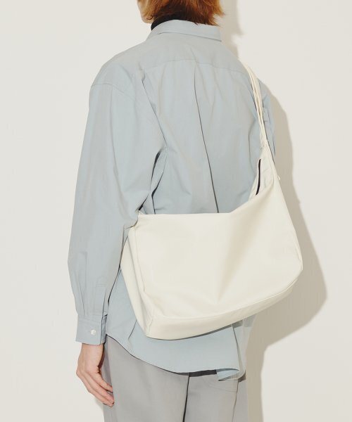 セール】Ark Messenger Bag 002 (Ivory)（メッセンジャーバッグ）｜HAH