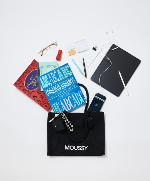 MOUSSY(マウジー)の「MOUSSY SOUVENIR CANVAS バッグ(ショルダーバッグ・レディース・ホワイト/グレー/ブラック・FREE)」の2枚目の写真