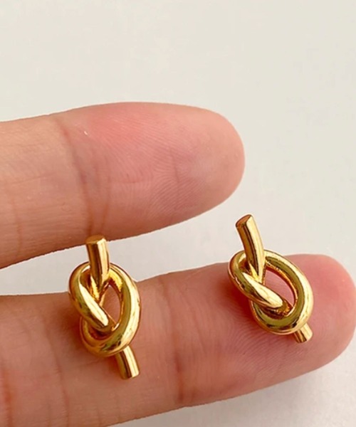 Rennet(レネット)の「【 金属アレルギー対応 】 ステンレス 結びデザインピアス(ピアス(両耳用)・レディース・シルバー/ゴールド・FREE)」の1枚目の写真