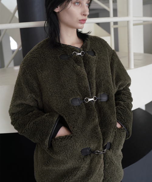 320SHOWROOM(320ショールーム)の「Superior Toggle Quilted Lining Fur Jacket Khaki(ムートンコート・レディース・カーキ・FREE)」の1枚目の写真