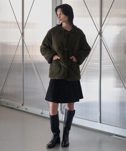 320SHOWROOM(320ショールーム)の「Superior Toggle Quilted Lining Fur Jacket Khaki(ムートンコート・レディース・カーキ・FREE)」の2枚目の写真