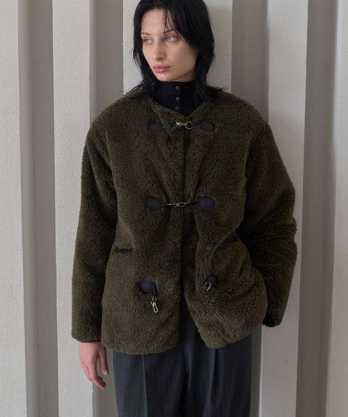 320SHOWROOM(320ショールーム)の「Superior Toggle Quilted Lining Fur Jacket Khaki(ムートンコート・レディース・カーキ・FREE)」の3枚目の写真