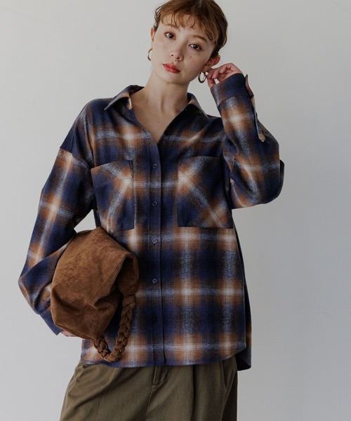 BAYFLOW（ベイフロー）の「[あたたかみのある起毛感]ブラッシュドチェックシャツ（シャツ/ブラウス・レディース・ネイビー/ブラック・FREE）」の9枚目の写真