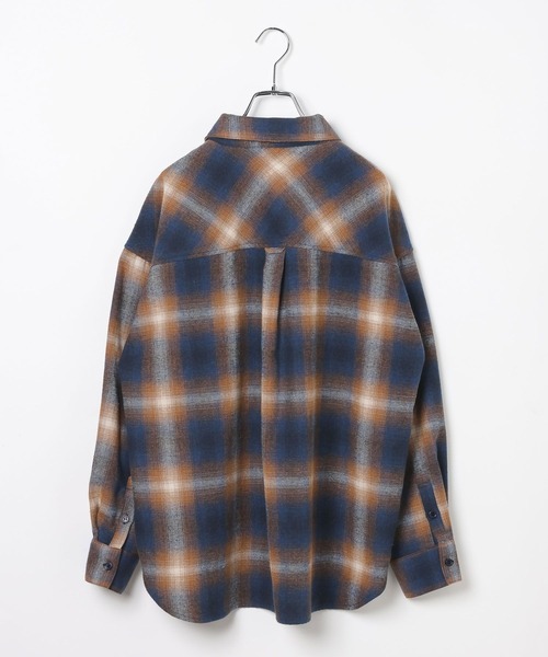 BAYFLOW（ベイフロー）の「[あたたかみのある起毛感]ブラッシュドチェックシャツ（シャツ/ブラウス・レディース・ネイビー/ブラック・FREE）」の11枚目の写真